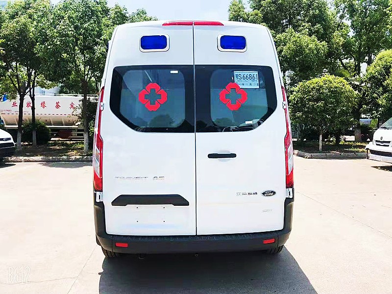 福特V362中轴中顶柴油版监护型救护车